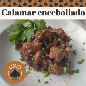 Calamares encebollados con Ajo Negro