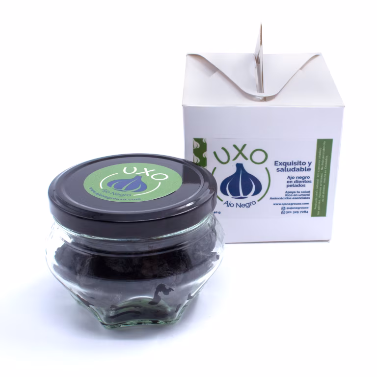 4-4 Esencial Dientes de ajo negro tipo gomita 140gr en frasco diamante y caja regalo (Medium)